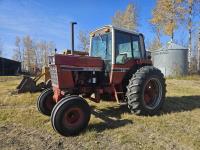 International Harvester 1086 2WD Loader Tractor