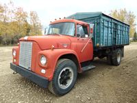 1965 International Loadstar 1600 S/A Grain Truck