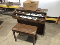    Yamaha Electric Organ