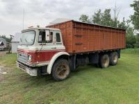 1974 International C01710B T/A-Tag Day Cab Grain Truck