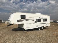2004 Prowler Lynx 27 Ft T/A Travel Trailer