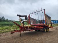 New Holland 1033 Stackliner Square Bale Wagon