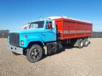 1984 International 2574 T/A Day Cab Grain Truck
