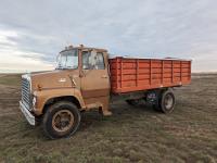 1975 Ford 700 S/A Day Cab Grain Truck