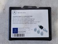 Mercedes-Benz (4) Lug Nuts and Security Key